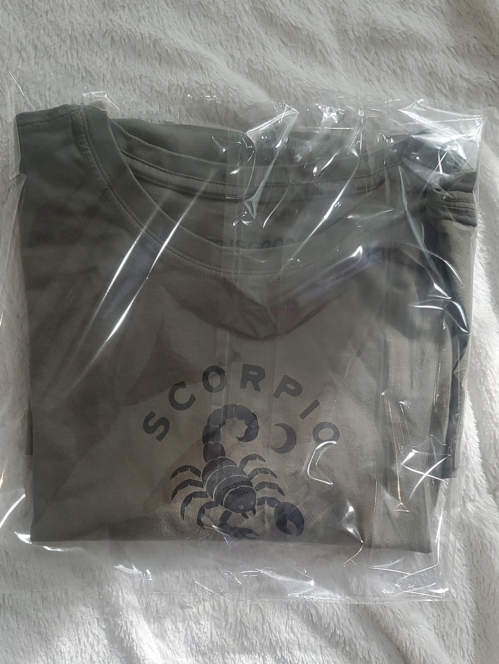 Life Is Good Women's Olive Green 'Scorpio' Short Sleeve Tee - Picture 7 of 7